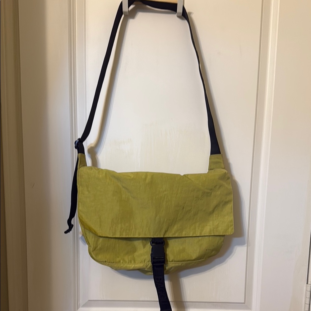 BAGGU Lime Crossbody Bag with Black Strap